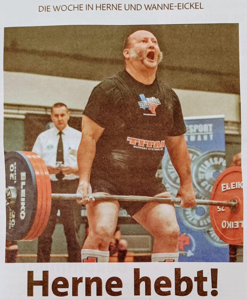 Strongman-Athlet beim Kreuzheben in Herne, unter großer Anstrengung und mit Eleiko-Hantelscheiben